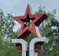 Красная звезда на стелу в Брянске (518402)