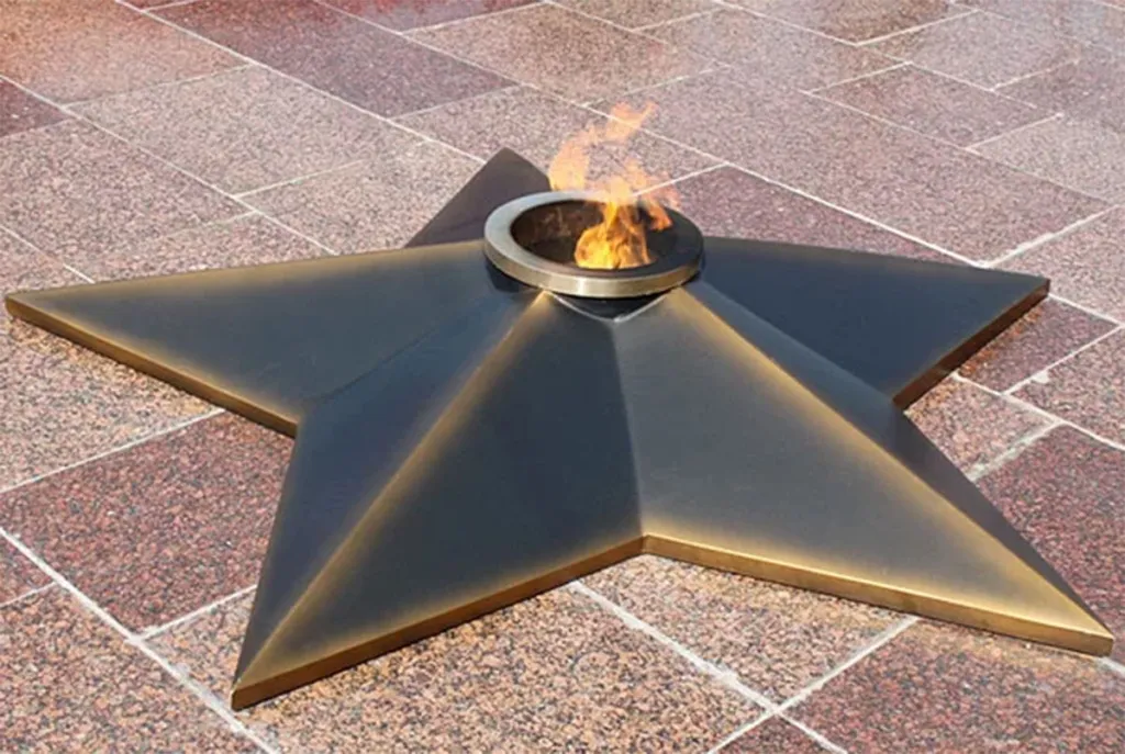 Звезда вечного огня из меди - Брянск 