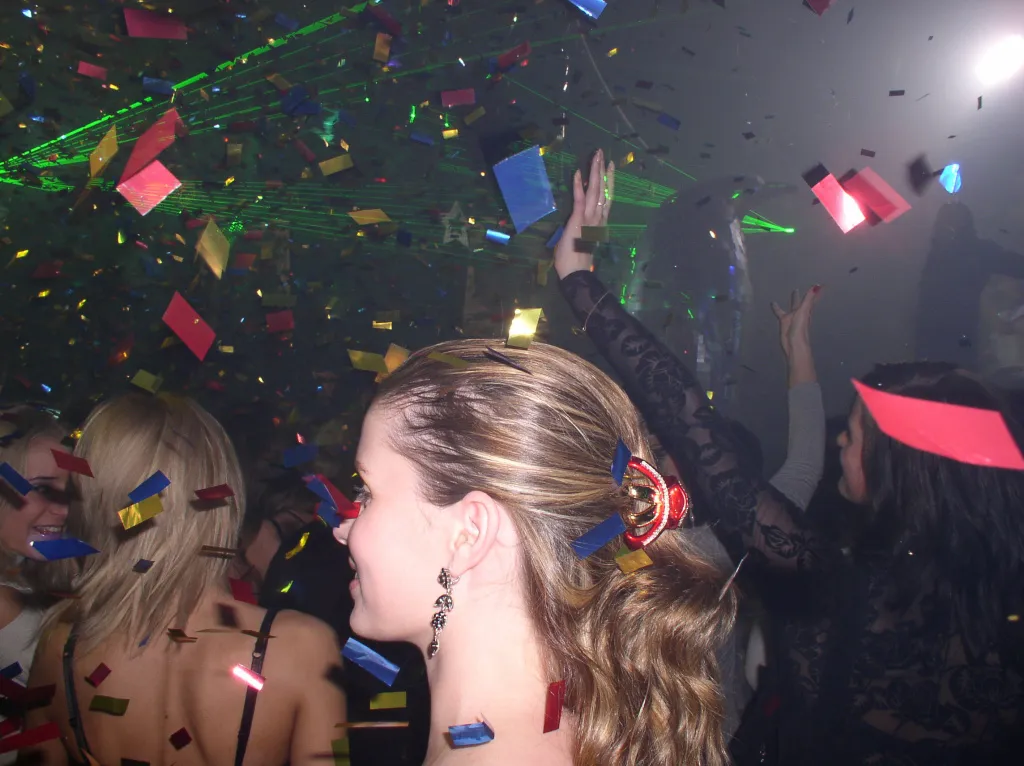 Купить конфетти хлопушки оптом недорого — Брянск Купить конфетти хлопушки оптом недорого — Брянск